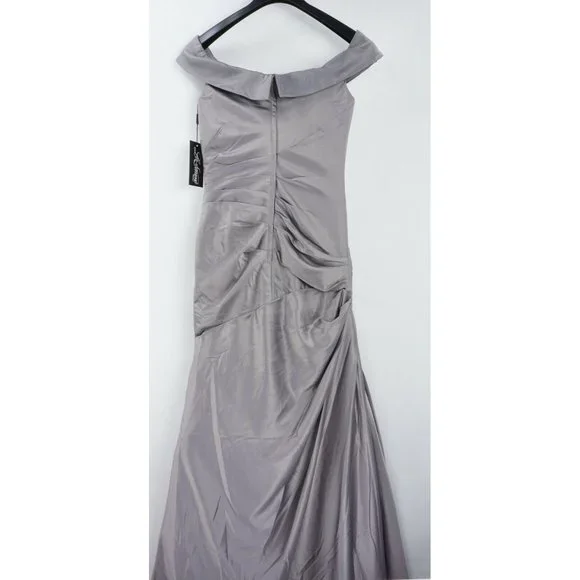 New 428$ La Femme Women's 4 Platinum Off the Shoulder Ruched Satin Trumpet Gown - Picture 4 of 8